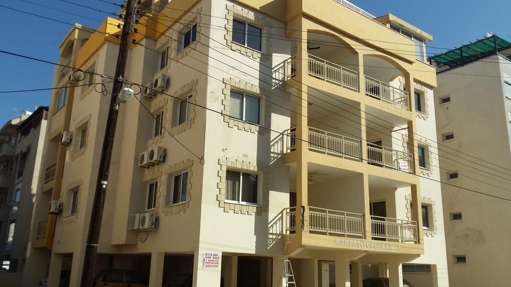 Panikos Beach Apartment I Larnaca Eksteriør billede