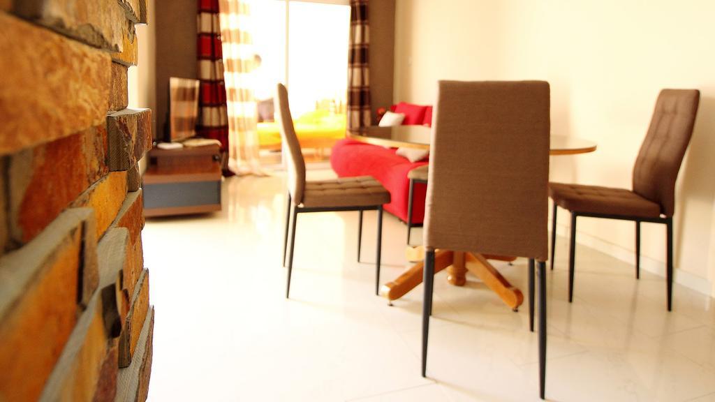 Panikos Beach Apartment I Larnaca Eksteriør billede