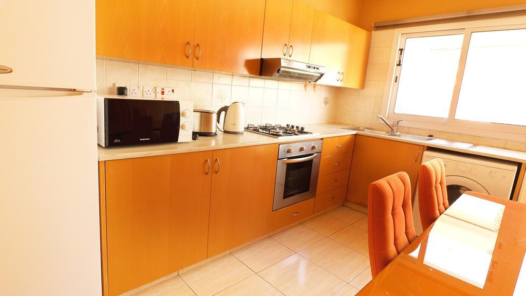 Panikos Beach Apartment I Larnaca Eksteriør billede