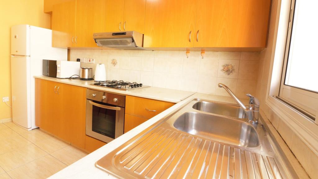 Panikos Beach Apartment I Larnaca Eksteriør billede