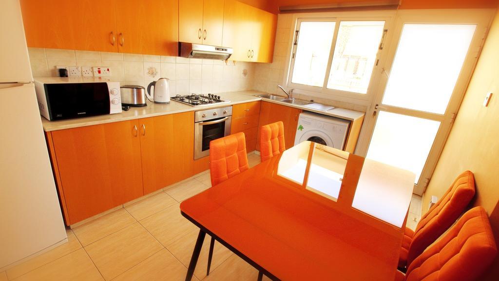 Panikos Beach Apartment I Larnaca Eksteriør billede