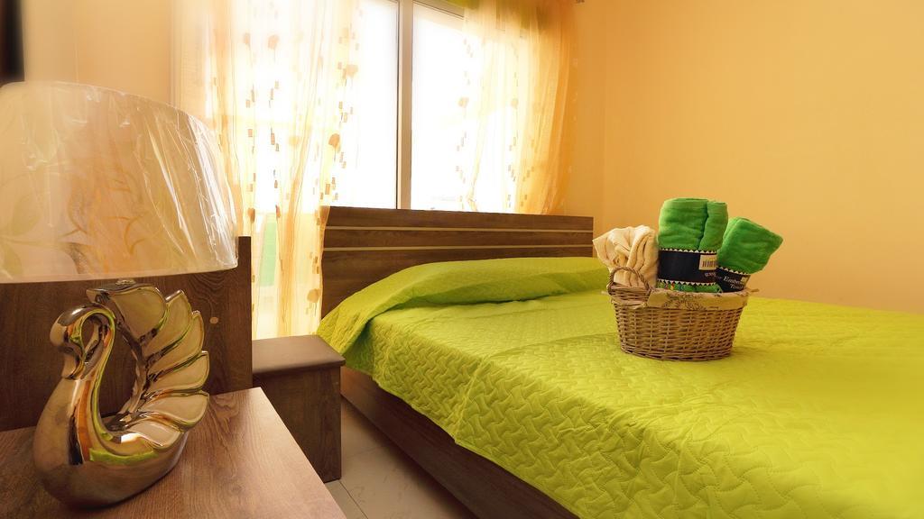 Panikos Beach Apartment I Larnaca Eksteriør billede