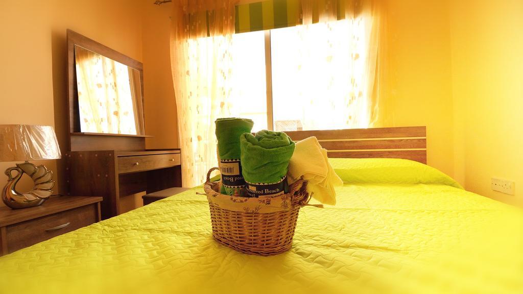 Panikos Beach Apartment I Larnaca Eksteriør billede