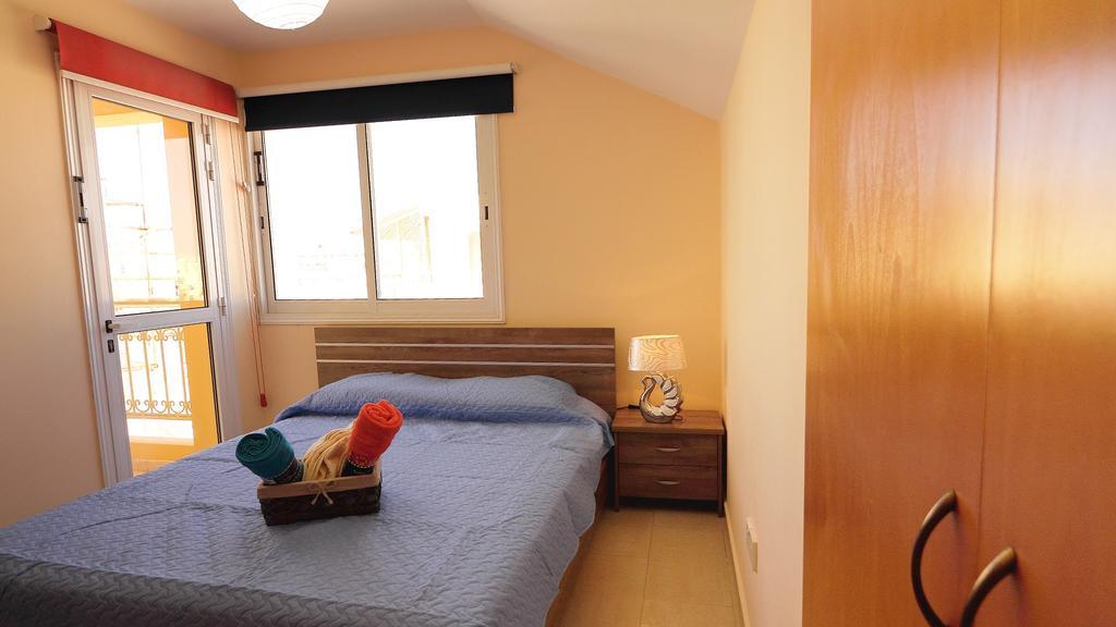 Panikos Beach Apartment I Larnaca Eksteriør billede