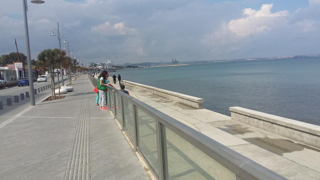 Panikos Beach Apartment I Larnaca Eksteriør billede