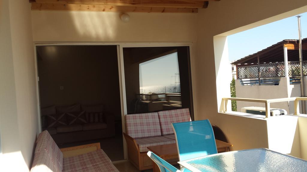 Panikos Beach Apartment I Larnaca Eksteriør billede