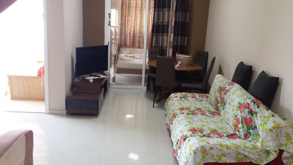 Panikos Beach Apartment I Larnaca Eksteriør billede